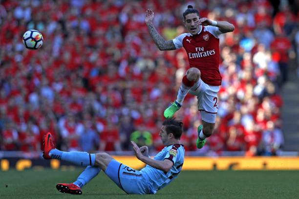 现出谨慎态 现出谨慎态