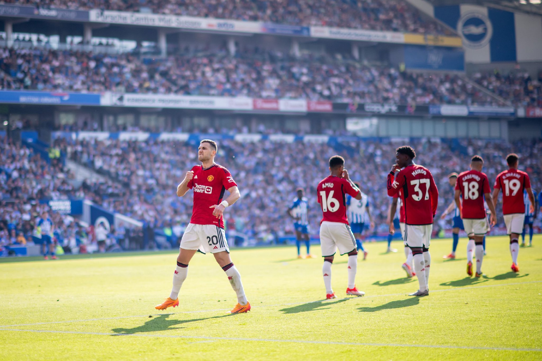 通过社交平 通过社交平